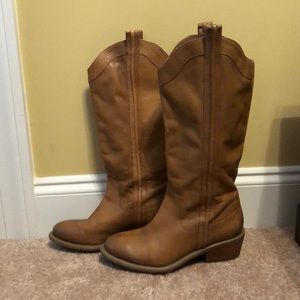 Cowboy/cowgirl boots